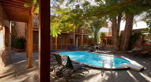 The Bridge Tauchhotel Dahab das schönste tauchhotel in dahab mit palmen, pool, top tauchbasis mit hausriff in der masbat bucht